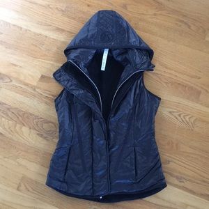 Lululemon 2 in 1 detachable Vest w/Hood FAB! Sz4